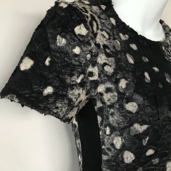 BCBGMaxAzria flattering textured tulum black/grey fun faux fur fitted top, xxs - Picture 5 of 16